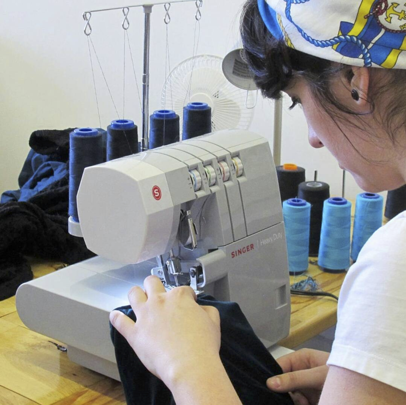 Cours d'introduction à la surjeteuse - La Fabrique éthique