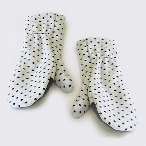 Paire de mitaines à pois cousues main